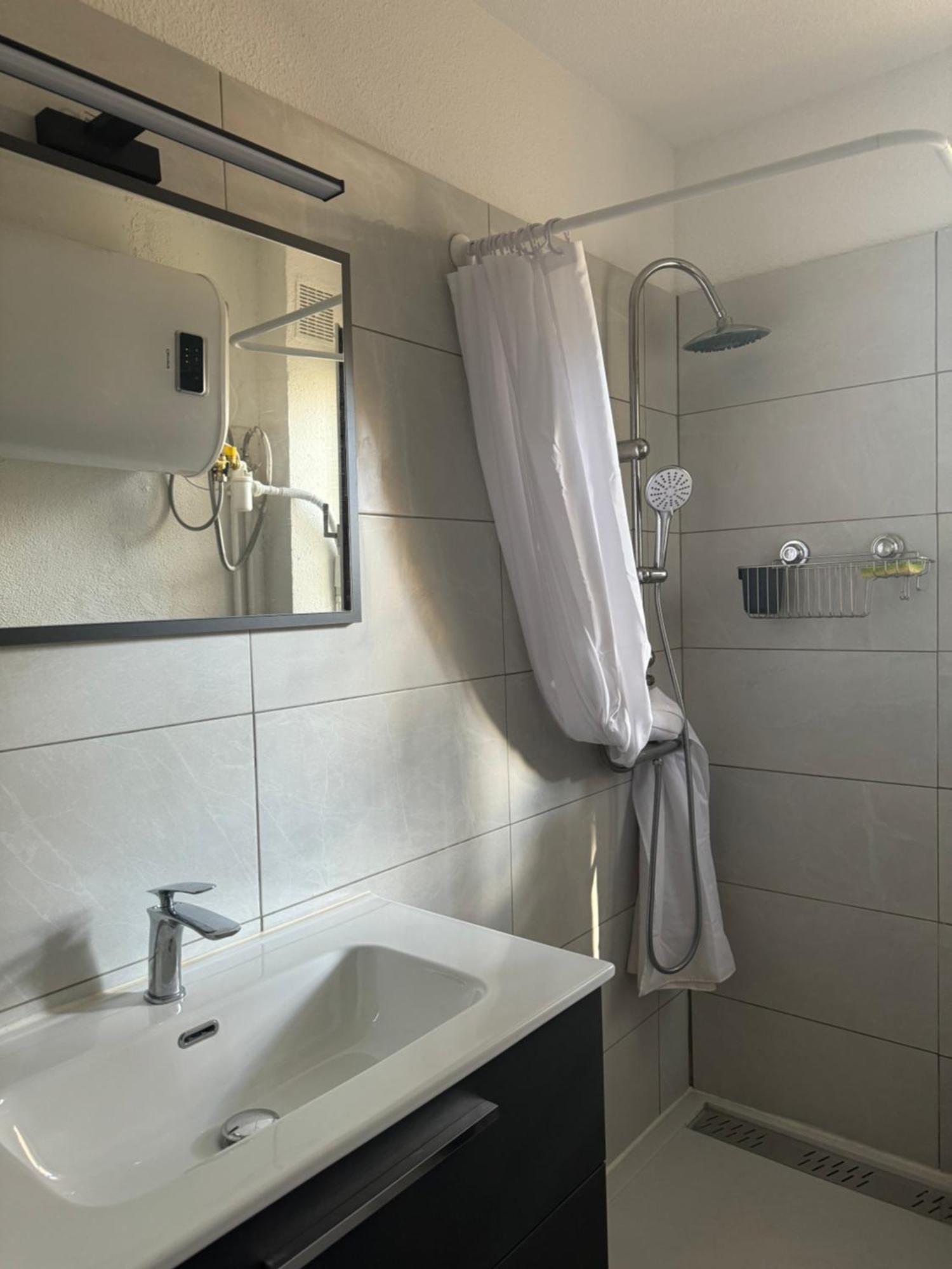 Grand Studio Cabine Proche Plage Et Port Gruissan Extérieur photo